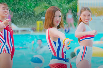 Bích Phương khuấy động đường đua âm nhạc mùa hè với teaser "nóng bỏng mắt"