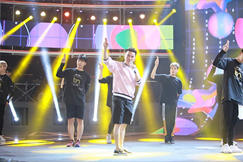 Đàm Vĩnh Hưng, Uni5, Châu Khải Phong và Z-Boys, Z-Girls tích cực tổng duyệt tại sân khấu POPS Awards
