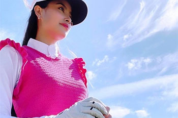 Hoa hậu Phạm Hương check in sang chảnh trên sân golf ở Mỹ, Nathan Lee liền vào đòi 'nương tựa'