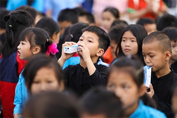Khởi động Quỹ sữa Vươn cao Việt Nam 2023: Tiếp tục trao 1,5 triệu hộp sữa cho gần 17.000 trẻ em