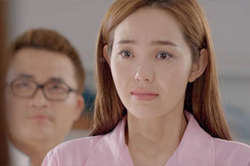 Minh Hằng đóng 2 vai, khoác lớp hóa trang nặng 15kg trong teaser 'Sắc Đẹp Ngàn Cân'