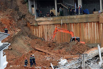 Sạt lở tại Lâm Đồng: Mưa nhiều khiến đất đá bị ngậm nước bão hòa, liên kết yếu