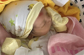 Xót xa bé sơ sinh 6 ngày tuổi bị bỏ rơi ngay tại cây xăng ở TP.Thủ Đức