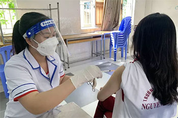 hiều 30/10: Việt Nam tiêm chủng vượt mốc 80 triệu mũi vaccine phòng COVID-19; đã phân bổ trên 100,4 triệu liều