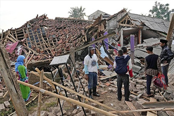 Động đất ở Indonesia: Số người thiệt mạng tăng 'sốc', nhiều nạn nhân là trẻ em đang đi học