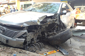 Nam hay nữ là người lái xe Camry gây tai nạn kinh hoàng ?