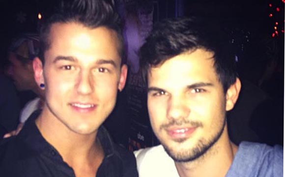 Rộ tin Taylor Lautner chia tay bạn gái vì người yêu đồng tính
